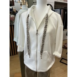Gilet à capuche blanc et léopard