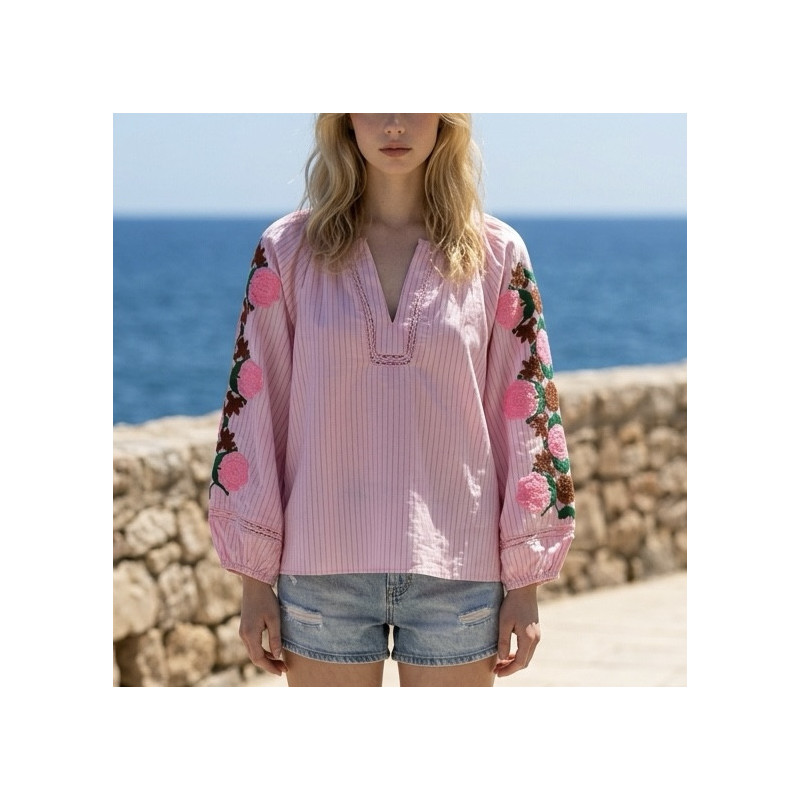 Blouse rose rayé et broderie fleur