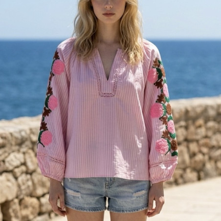 Blouse rose rayé et broderie fleur