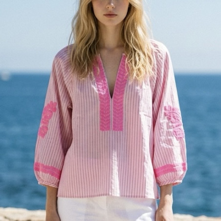 Blouse rose rayé et broderie rose