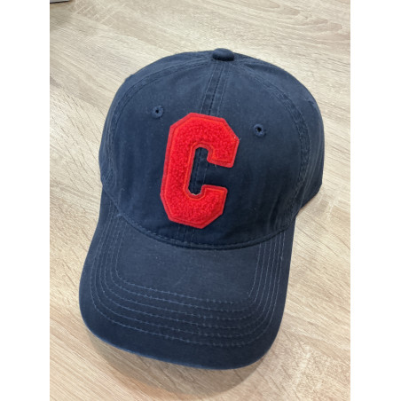 Casquette marine C rouge