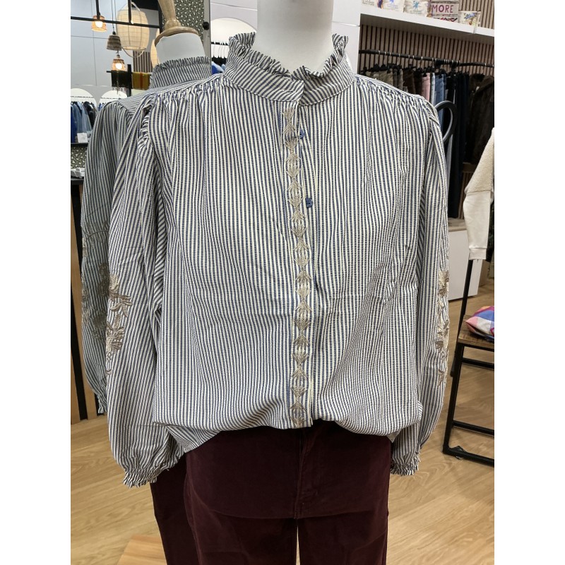 Chemise rayée bleu col victorien broderie beige