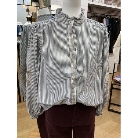 Chemise rayée bleu col victorien broderie beige
