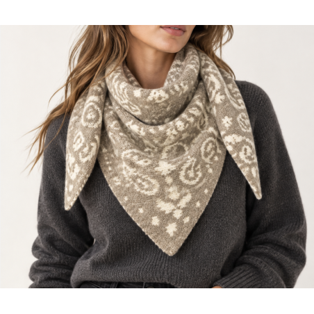 Echarpe triangle motif bandana beige blanc