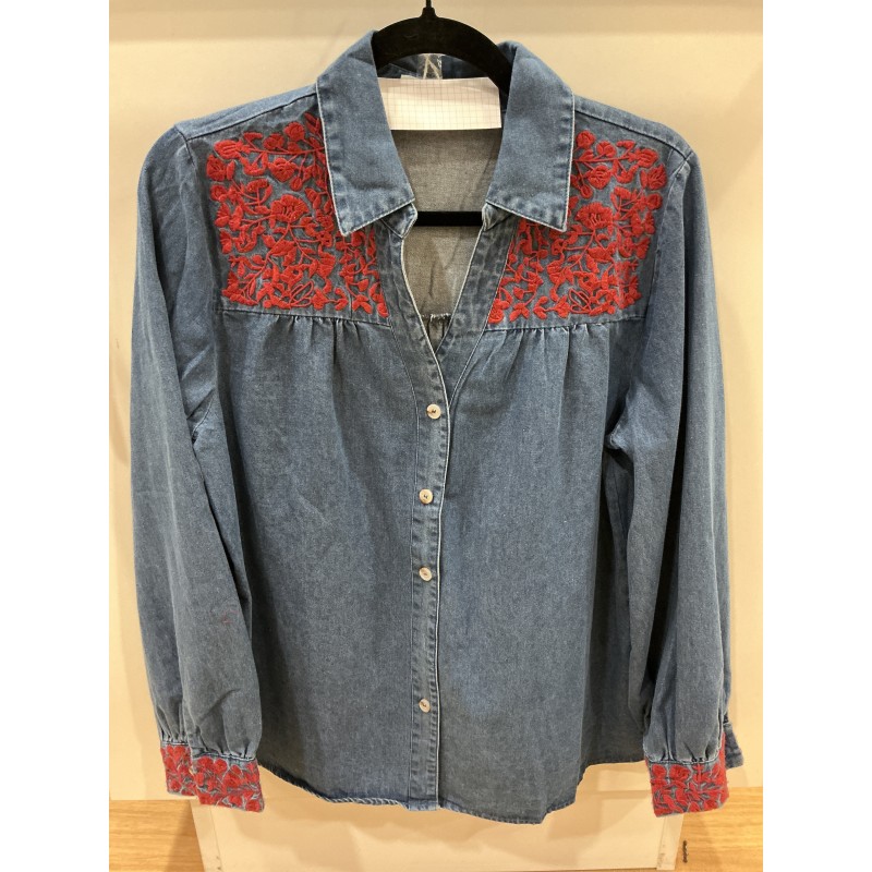 Chemise en jeans broderies rouge