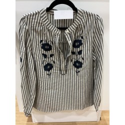 Blouse rayée et broderies bleu