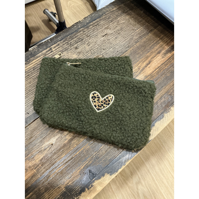 Pochette kaki cœur léopard