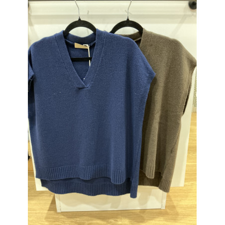 Pull sans manches col v