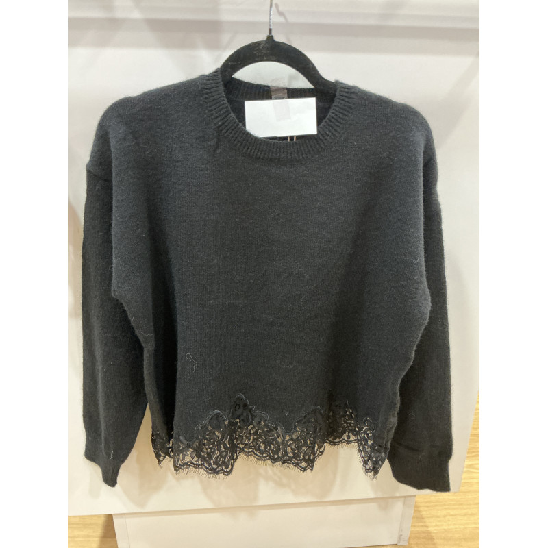 Pull noir dentelle