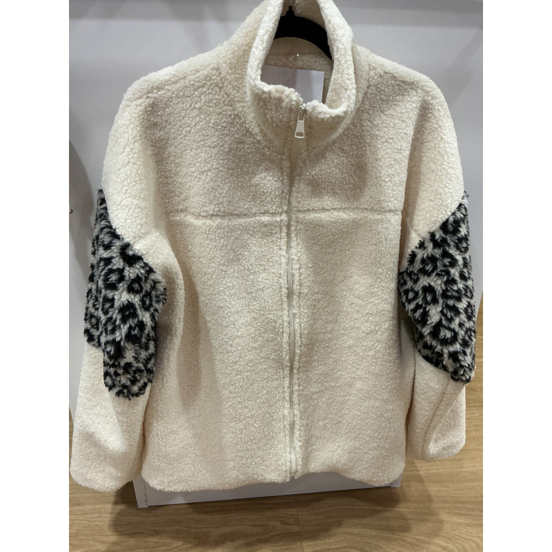 Veste moumoute beige et leopard noir