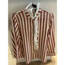 Chemise rayée bois de rose et broderie