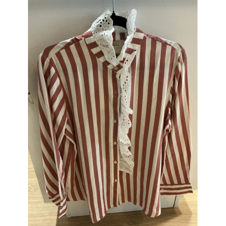 Chemise rayée bois de rose et broderie