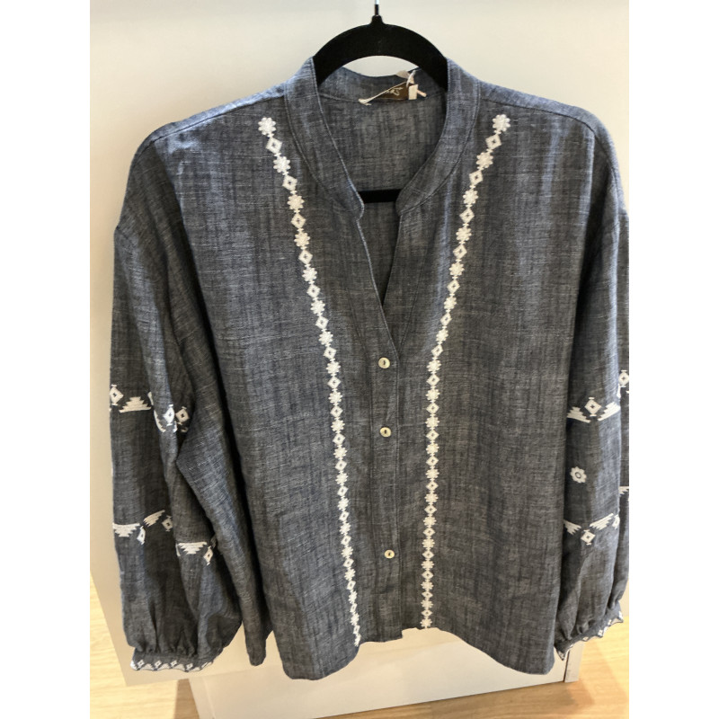 Chemise jeans bleu foncé et broderies blanches