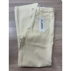 Jeans flared 7/8 poches plaquées jaune pâle
