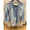 Blouse rayée bleu ciel et broderies bleu