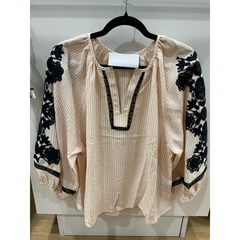 Blouse rayée rose et broderies marine