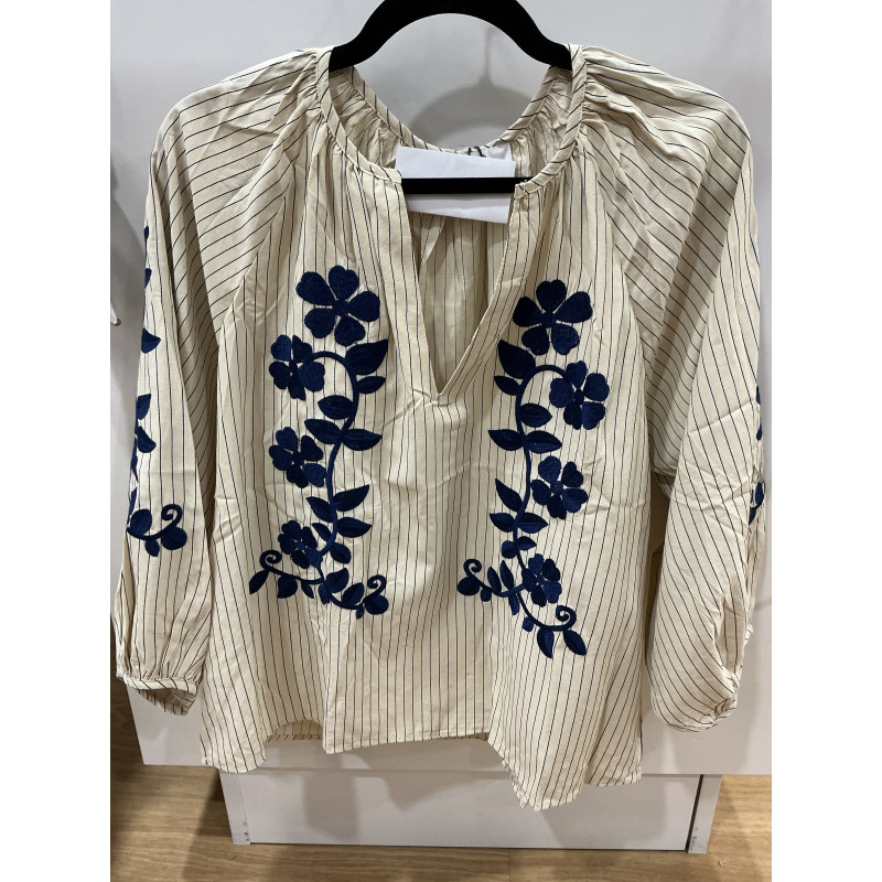 Blouse rayée vanille et broderies bleu