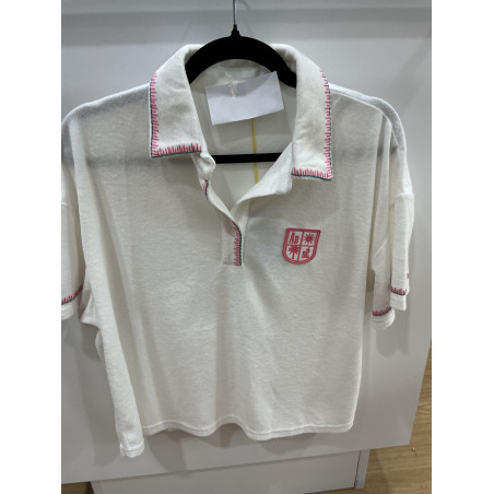 Polo éponge blanc et surpiqûres rose