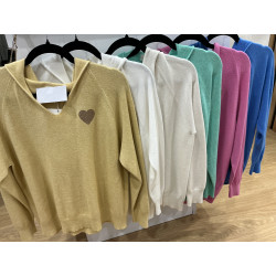 Pull à capuche uni coeur doré