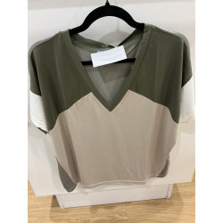 T-shirt col V tri color kaki