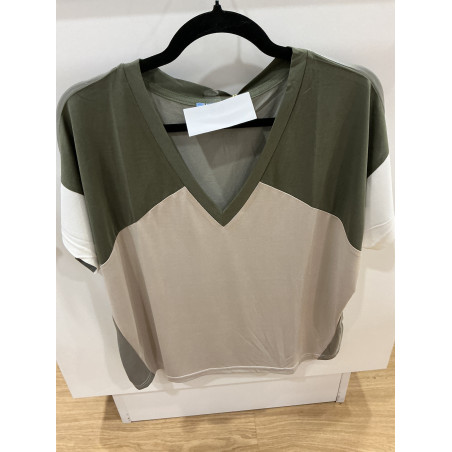 T-shirt col V tri color kaki