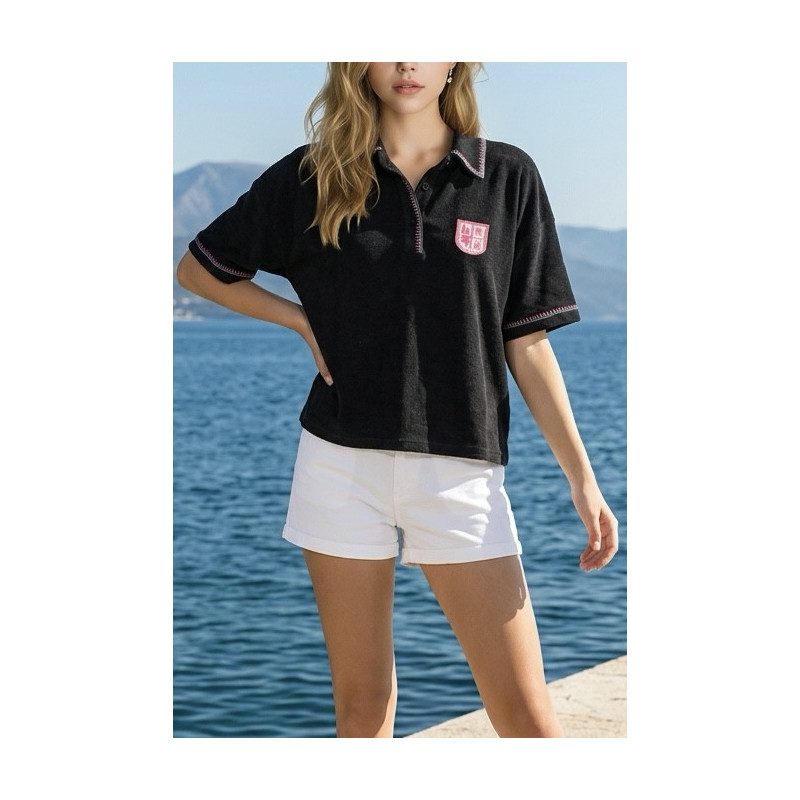 Polo éponge noir et surpiqûres rose